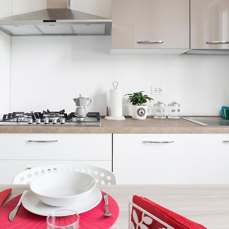 Parma Railway Station Lovely Apartment ภายนอก รูปภาพ