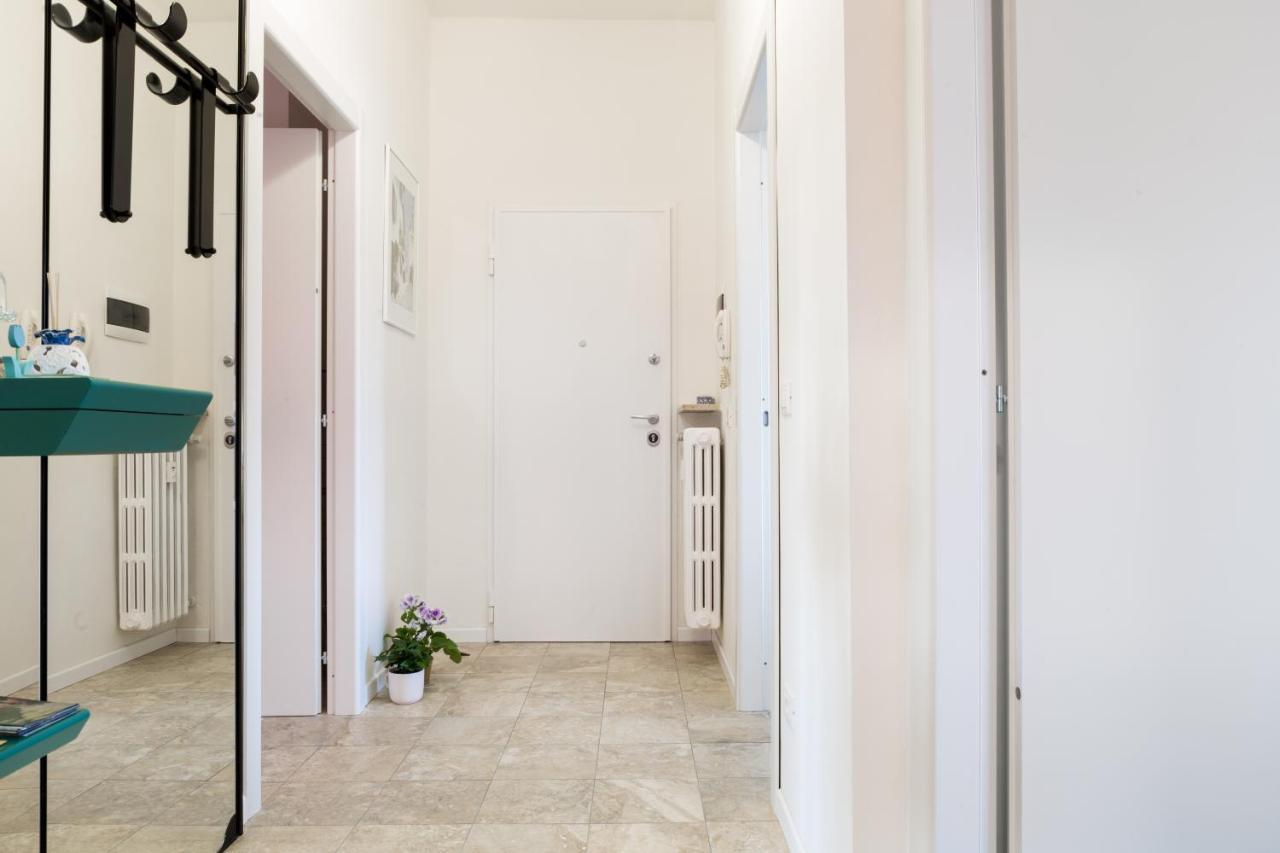 Parma Railway Station Lovely Apartment ภายนอก รูปภาพ