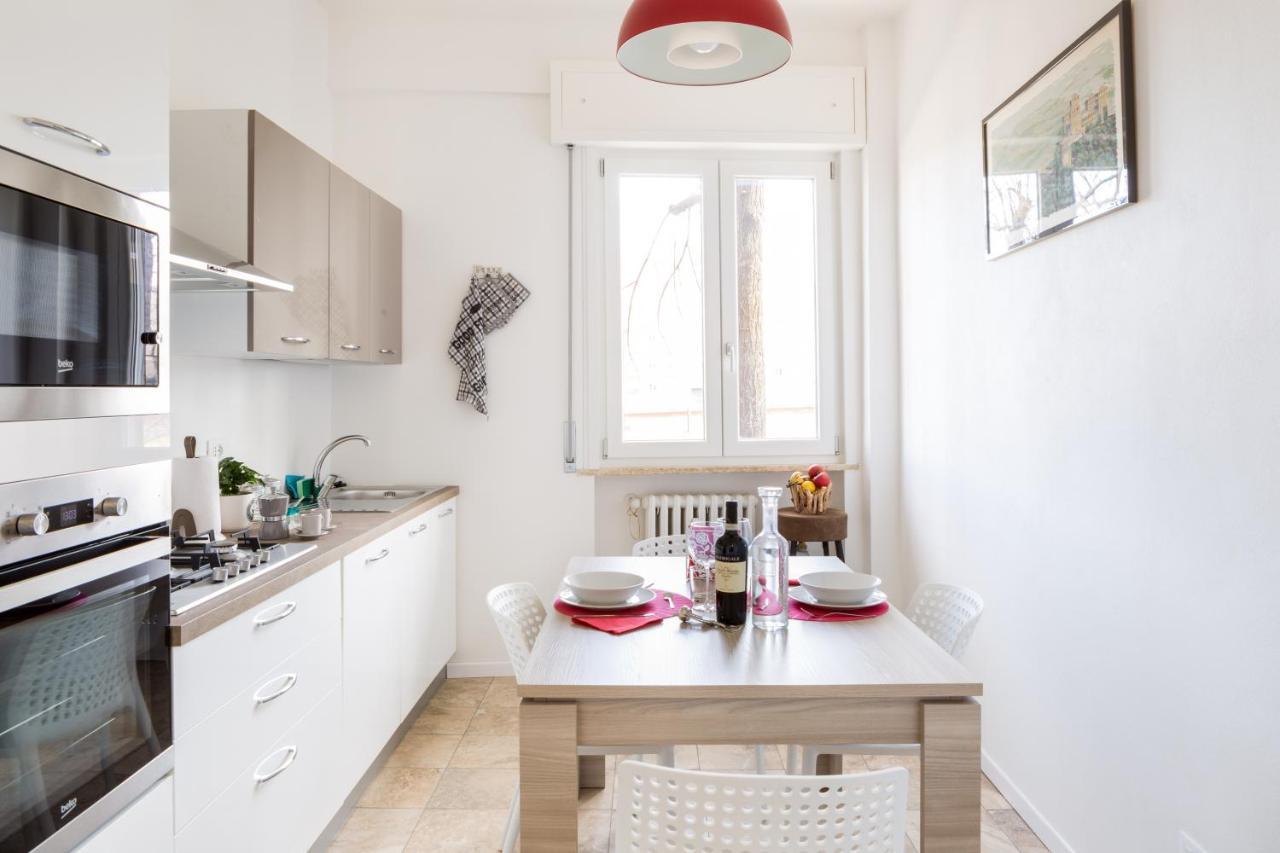 Parma Railway Station Lovely Apartment ภายนอก รูปภาพ