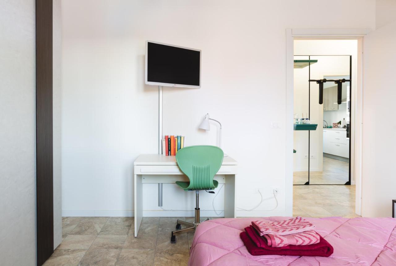 Parma Railway Station Lovely Apartment ภายนอก รูปภาพ
