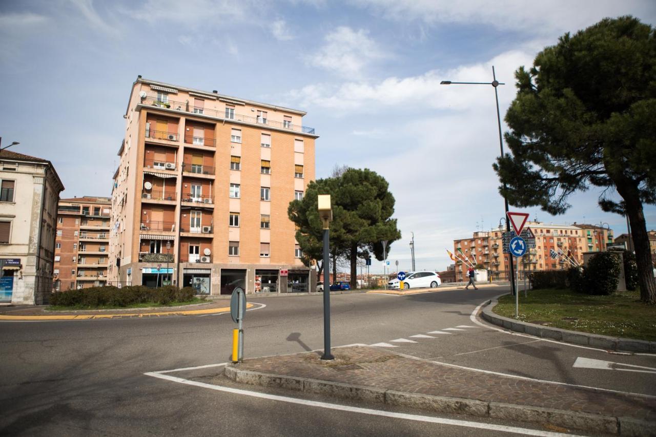 Parma Railway Station Lovely Apartment ภายนอก รูปภาพ