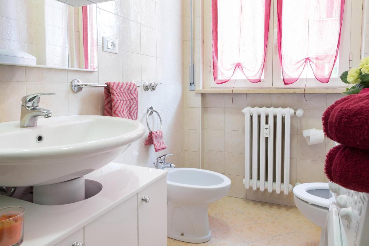Parma Railway Station Lovely Apartment ภายนอก รูปภาพ